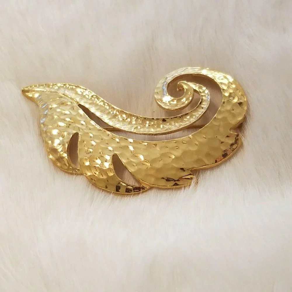 Modernist Leaf Brooch Gold Swirl Pin Hammered Textured Open Work Artsy Boho 2911